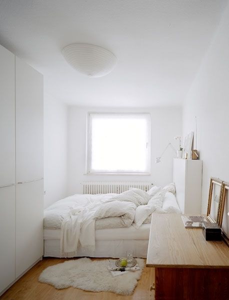 Kis lakás berendezése - fényes szoba